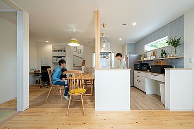小嶋工務店 TOKYO WOOD - 小金井展示場の施工事例「【2500万円~】無垢の木と陽だまりに包まれた、家事や子育てが楽しくなる家」の画像