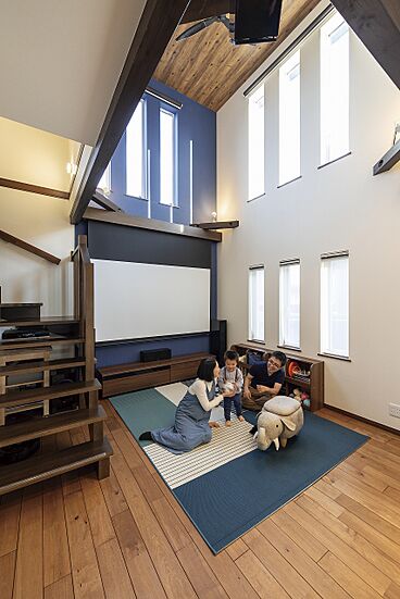 小嶋工務店 TOKYO WOOD - 立川第一展示場の施工事例「【3240万円】憧れの吹き抜けと快適さを実現!こだわりの「多摩の木」で叶えた家」の画像