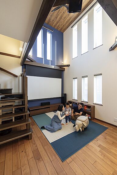 小嶋工務店 TOKYO WOOD - 立川第一展示場の施工事例「【3240万円】憧れの吹き抜けと快適さを実現!こだわりの「多摩の木」で叶えた家」の画像