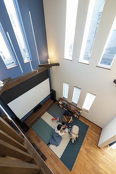 小嶋工務店 TOKYO WOOD - 立川第一展示場の施工事例「【3240万円】憧れの吹き抜けと快適さを実現!こだわりの「多摩の木」で叶えた家」の画像1