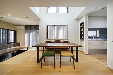 小嶋工務店 TOKYO WOOD - 小金井展示場の施工事例「エスニックインテリアと琉球畳の趣のある和モダン空間を実現」の画像1