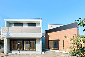 小嶋工務店 TOKYO WOOD - 立川第一展示場の施工事例「【3098万円】それぞれの住みやすさと関係性に配慮、風通しの良いズレの2世帯。」の画像1