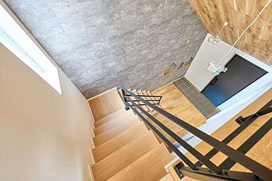 小嶋工務店 TOKYO WOOD - 立川第一展示場の施工事例「【3098万円】それぞれの住みやすさと関係性に配慮、風通しの良いズレの2世帯。」の画像3