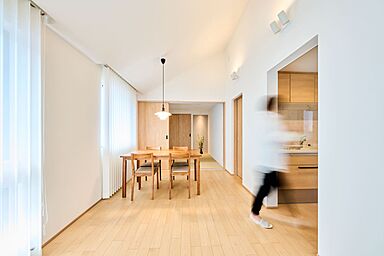 小嶋工務店 TOKYO WOOD - 小金井展示場の施工事例「【2500万円~】建築のプロが叶えた、京町家を想わせるモダンな住まい」の画像