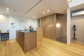 小嶋工務店 TOKYO WOOD - Forest Family展示場の施工事例「【2713万円】どこにいても家族とつながる木の香りに包まれた、開放感いっぱいの家」の画像2