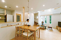 小嶋工務店 TOKYO WOOD - 小金井展示場の施工事例「【2500万円~】趣味や仕事を満喫する、緑に映えるTOKYO WOODの家」の画像