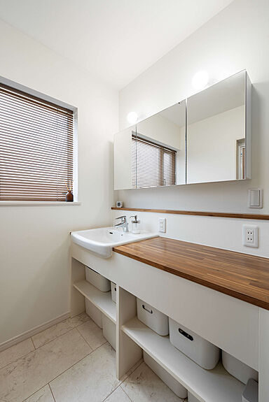 小嶋工務店 TOKYO WOOD - 立川第一展示場の施工事例「【3000万円~】高低差を生かした絶妙な設計で明るく開放感に包まれたLDKへ」の画像4