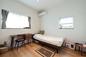 小嶋工務店 TOKYO WOOD - Forest Family展示場の施工事例「【3000万円~】高低差を生かした絶妙な設計で明るく開放感に包まれたLDKへ」の画像5