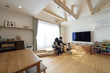 小嶋工務店 TOKYO WOOD - 小金井展示場の施工事例「【2500万円~】リビングに縁側を作りのびのびと東京の木と陽光、風に触れ合う家」の画像
