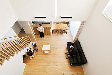 小嶋工務店 TOKYO WOOD - 立川第一展示場の施工事例「【3000万円~】どこにいても家族を感じほっとする暖かさの家」の画像