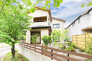 小嶋工務店 TOKYO WOOD - 小金井展示場の施工事例「桧のぬくもりと様式美薫る和室が魅力。毎日の暮らしに、四季の移ろいを採り込む住まい」の画像5