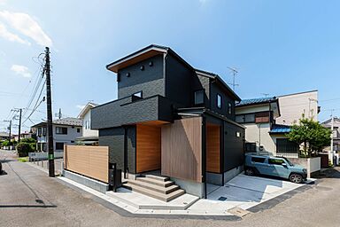 小嶋工務店 TOKYO WOOD - 立川第一展示場の施工事例「木の香りに包まれて。ぬくもりが広がるリビング空間」の画像7