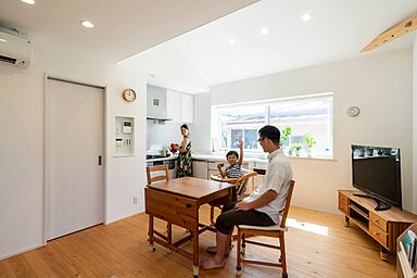 小嶋工務店 TOKYO WOOD - 小金井展示場の施工事例「【1500万円~】お気に入りの景色をリビングの一部に取り込んだこだわり設計」の画像