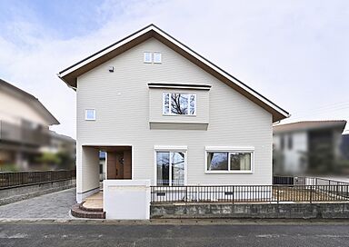 小嶋工務店 TOKYO WOOD - Forest Family展示場の施工事例「吹抜けとピクチャーウィンドウでパノラマを満喫 仕事と暮らし、どちらも楽しむ住まい」の画像10