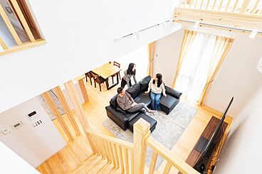 小嶋工務店 TOKYO WOOD - 立川第一展示場の施工事例「「戸建ては寒い」のイメージをくつがえす 外断熱×木の家でぬくもりあふれる住まい」の画像