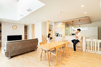 小嶋工務店 TOKYO WOOD - 小金井展示場の施工事例「『機能性』と『ぬくもり』を調和させた ストレスフリーな憩いのマイホーム」の画像