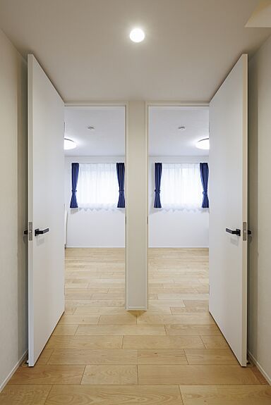 小嶋工務店 TOKYO WOOD - Forest Family展示場の施工事例「ハイスペックな性能とデザインを 両立したスタイリッシュな住まい」の画像9