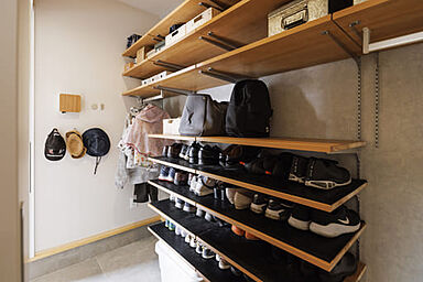 小嶋工務店 TOKYO WOOD - Forest Family展示場の施工事例「山嶺のコテージのよう 光に包まれる心ほどける木の住まい」の画像10