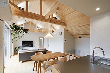 小嶋工務店 TOKYO WOOD - Forest Family展示場の施工事例「山嶺のコテージのよう 光に包まれる心ほどける木の住まい」の画像2