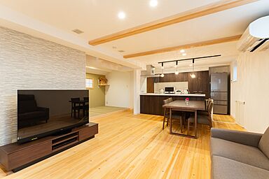 小嶋工務店 TOKYO WOOD - 小金井展示場の施工事例「建築士のアイデア満載のプランで 桧薫る、ゆとりの三世帯3階建ての家へ」の画像