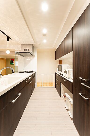 小嶋工務店 TOKYO WOOD - Forest Family展示場の施工事例「建築士のアイデア満載のプランで 桧薫る、ゆとりの三世帯3階建ての家へ」の画像2