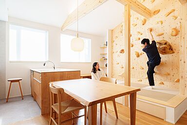 小嶋工務店 TOKYO WOOD - 小金井展示場の施工事例「「次はどのルートにしようか」陽の光と自然素材に包まれながら、趣味を楽しむ」の画像