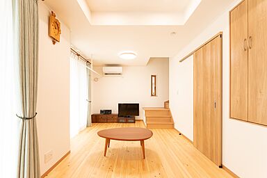 小嶋工務店 TOKYO WOOD - 小金井展示場の施工事例「桧の香に満たされる、家族の幸せを育む住まい 今もこれからも、変わらない心地よさ」の画像