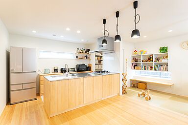 小嶋工務店 TOKYO WOOD - 小金井展示場の施工事例「南ではなく、北へ開く。緑道の景色とともに暮らす家」の画像
