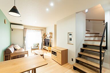 小嶋工務店 TOKYO WOOD - 小金井展示場の施工事例「木の温もりに包まれる北欧風のおうち 寒さ・暑さは、外断熱×二重通気で解消」の画像