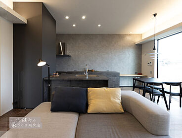 一生健命の家づくり研究会の施工事例「【一生健命の家づくり研究会】高天井3mの広がりを感じるモダンな家」の画像