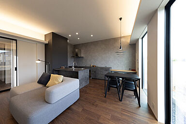 一生健命の家づくり研究会の施工事例「【一生健命の家づくり研究会】高天井3mの広がりを感じるモダンな家」の画像3