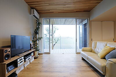 木の家スタイルのリビング 株式会社八'家の事例画像