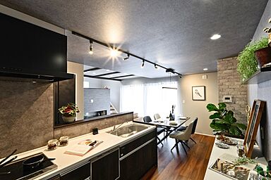 株式会社Standard 沼津市岡宮展示場の施工事例「【三島市/30坪】素材感を重視した抜け感のあるインダストリアルスタイル」の画像4