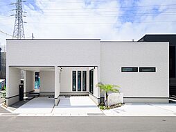 セキスイハイム 香椎宮前展示場 1の施工事例「【沼津市/25坪/平屋】ガレージのある邸宅風の平屋」の画像