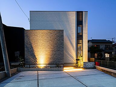 株式会社スタンダード 沼津市岡宮展示場の施工事例「【沼津市/29坪】グレージュで統一した、吹き抜けのある家」の画像1