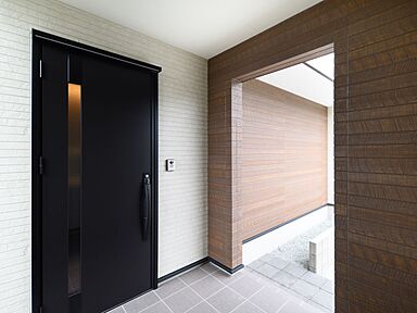 株式会社Standard 沼津市岡宮展示場の施工事例「【御殿場市/33坪】のびやかに過ごす、20帖超えの広々LDK」の画像2