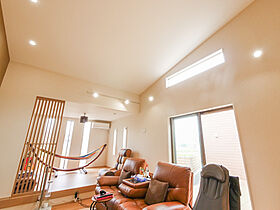 株式会社アイダ設計 名取店の施工事例「山梨県甲斐市 Y様邸 開放的な勾配天井のリビングと快適な回遊動線」の画像5