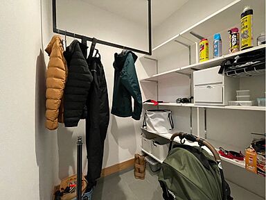 株式会社建匠の施工事例「吹き抜けとボルダリング壁がある、遊び心溢れる開放的な家」の画像4