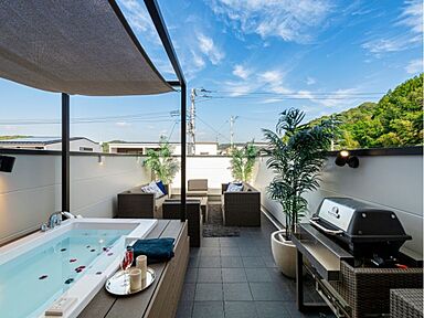 株式会社建匠の施工事例「ガレージと青空リビングのあるモデルハウス」の画像1