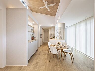 株式会社建匠の施工事例「空とつながる開放的なテラス。プライバシーと開放感を両立した平屋」の画像1
