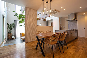 クラシスホーム株式会社 春日井店の施工事例「【クラシスホーム】贅沢な素材感が暮らしを豊かにする、ヴィラ風平屋建ての住まい」の画像6