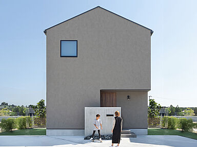 クラシスホーム株式会社 春日井店の施工事例「【クラシスホーム】シンプルな外観とグレー基調のインテリアで落ち着いた雰囲気に」の画像