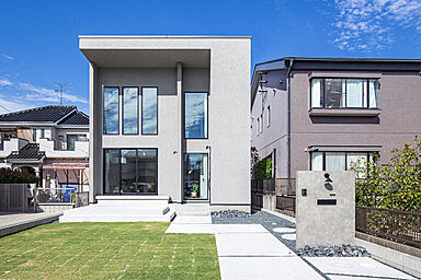 クラシスホーム株式会社 春日井店の施工事例「【クラシスホーム】無機質と有機質のコントラストが生むモードな雰囲気の家」の画像1