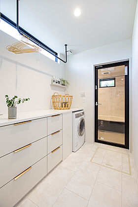 クラシスホーム株式会社 春日井店の施工事例「【クラシスホーム】無機質と有機質のコントラストが生むモードな雰囲気の家」の画像10