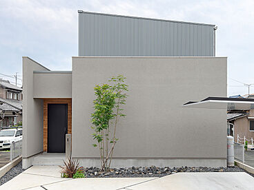 クラシスホーム株式会社 緑店(本店)の施工事例「【クラシスホーム】グレーと木目を基調としたシンプルな住まい | 豊川市 37坪」の画像