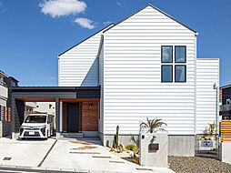 クラシスホーム株式会社 緑店(本店)の施工事例「【クラシスホーム】吹き抜けと大開口から陽が注ぐ三角屋根の家 | 瀬戸市 46坪」の画像