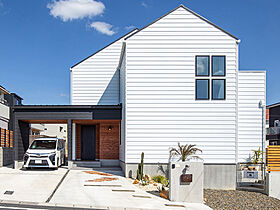 クラシスホーム株式会社 春日井店の施工事例「【クラシスホーム】吹き抜けと大開口から陽が注ぐ三角屋根の家 | 瀬戸市 46坪」のメイン画像