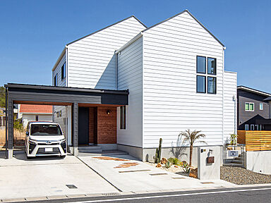 クラシスホーム株式会社 緑店(本店)の施工事例「【クラシスホーム】吹き抜けと大開口から陽が注ぐ三角屋根の家 | 瀬戸市 46坪」の画像1