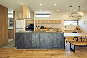 鎌田建設株式会社の施工事例「霧島市国分 N様邸 キッチンハウスのキッチンと暮らす」のメイン画像