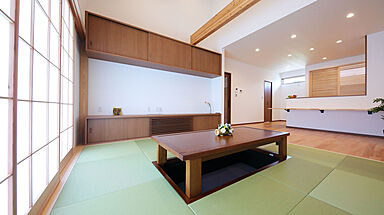 鎌田建設株式会社の施工事例「霧島市隼人町 F様邸 畳リビングでくつろぐ 和美庵な暮らし」の画像1